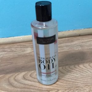 Victoria’s Secret weightless Body Oil